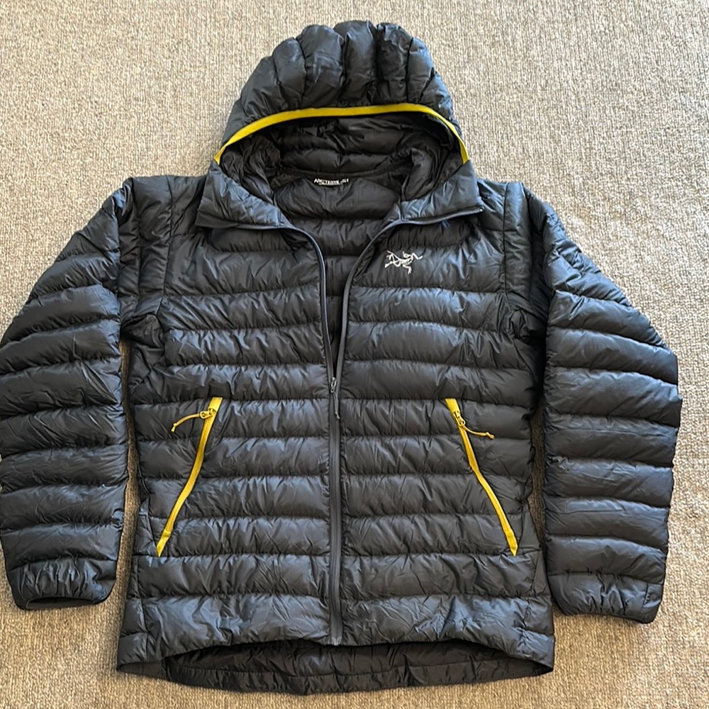 Arcteryx Cerium LT Hoody Men’s Small Blue
Excellent Condition